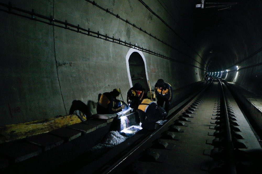 呈贡铁路运营隧道病害现状